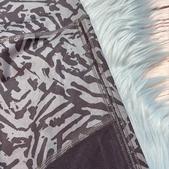 Lululemon Hot To Street Biggie Brushed Animal Coal Black Leggings sz 8 - Picture 3 of 11